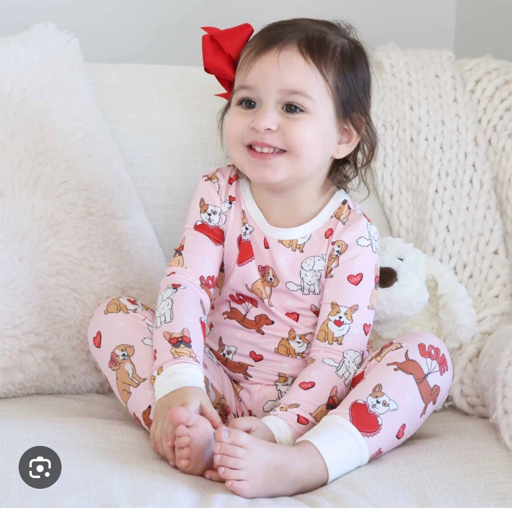Caden Lane BNIB Pups & Kisses two piece pajama set